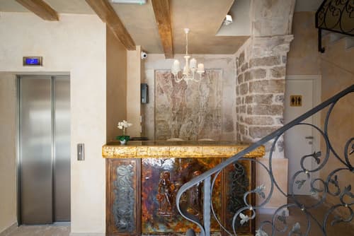 Heritage Hotel Life Palace, Reception