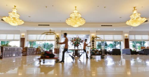 Champasak Grand Hotel, Interior entrance