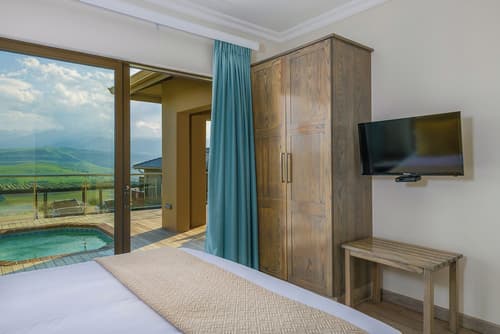 Cayley Mountain Resort, Room
