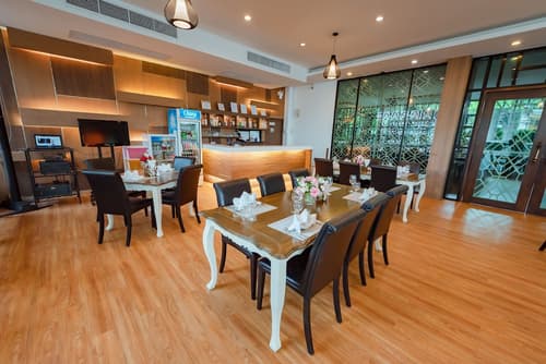 The Pannarai Hotel, Restaurant