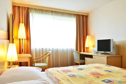 Hotel Artemis, Primary image