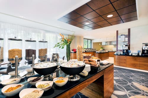 DoubleTree by Hilton Krakow Hotel & Convention Center, Breakfast area