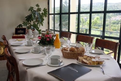 Rivatur - Explorações Turísticas Lda, Breakfast area
