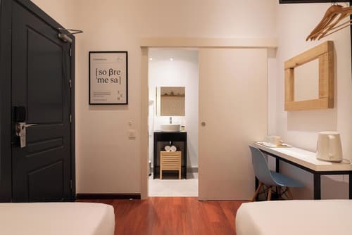 The Central House Barcelona Gracia - Hostel, Room