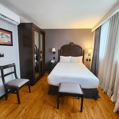 Canada Central & Rooftop, Room