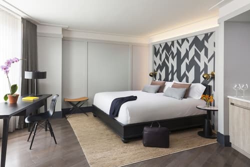 The Tillary Hotel, Room