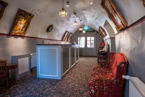 Three Crowns Residents, Reception