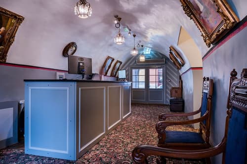 Three Crowns Residents, Reception