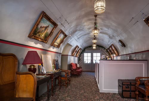 Three Crowns Residents, Reception