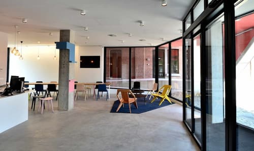 BELVUE Hotel, Interior entrance