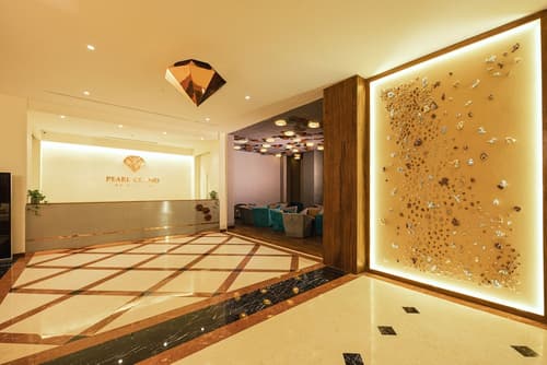 Pearl Grand By Rathna, Interior entrance