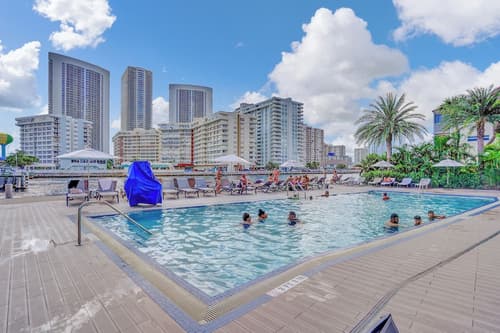 Beachwalk Resort, Pool