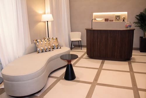 Puerta de la Ribera Suites, Reception