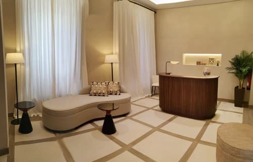 Puerta de la Ribera Suites, Reception