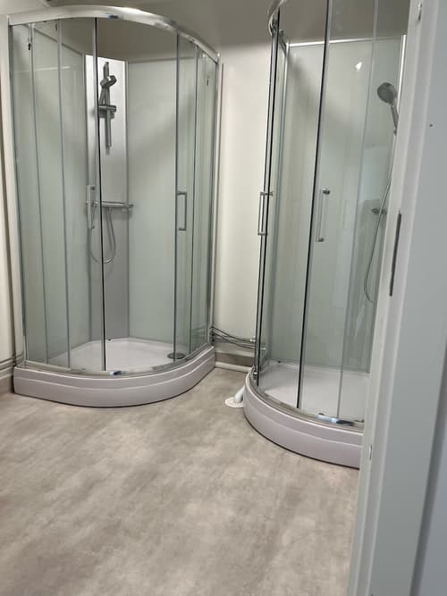 City Hostel 46, Bathroom shower