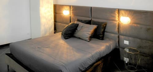 Airport bari deluxe, Primary image