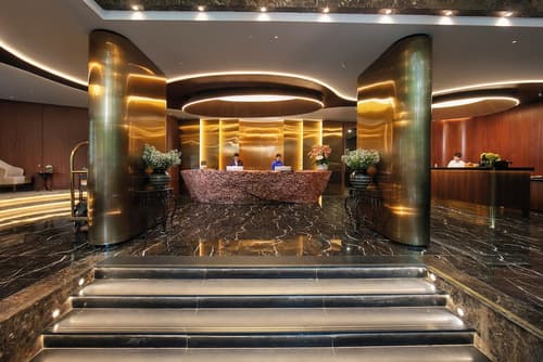 May De Ville Corner Hotel, Reception