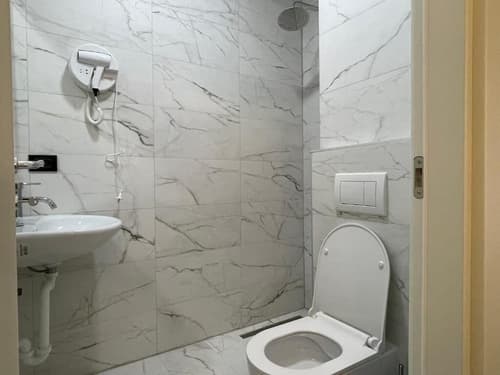 Amorino Tirana B&B, Bathroom