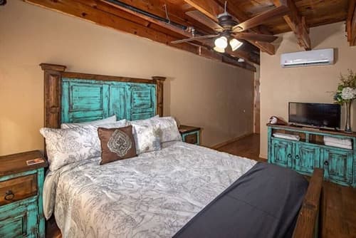 Alpine City Place, Room