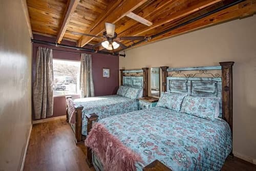 Alpine City Place, Room