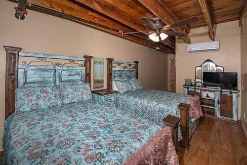 Alpine City Place, Room