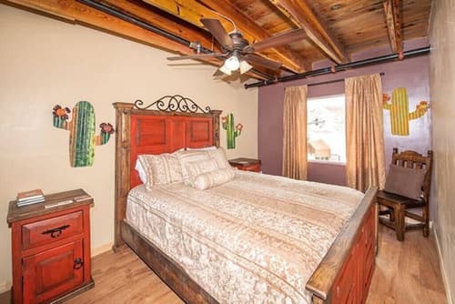 Alpine City Place, Room