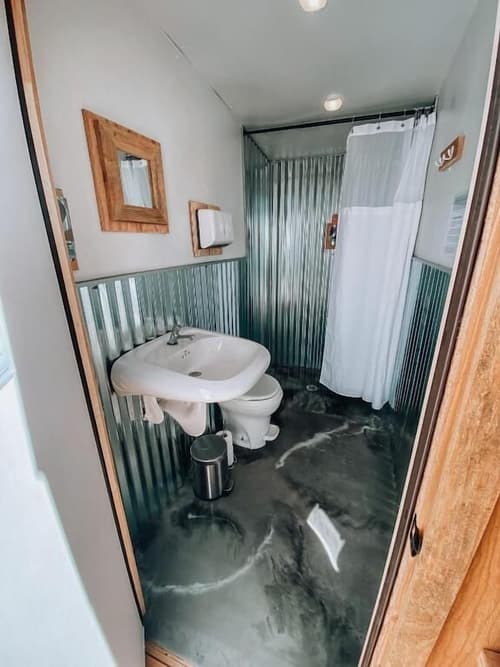 Bryce Glamping, Bathroom