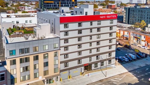 4211 Suites