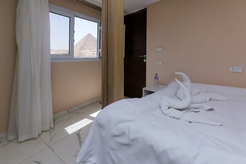 Pyramids Express View Inn, Room