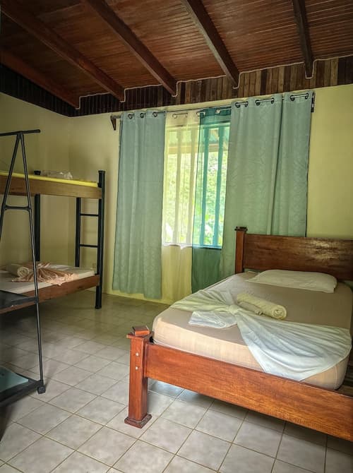 Ventanas en Corcovado, Room