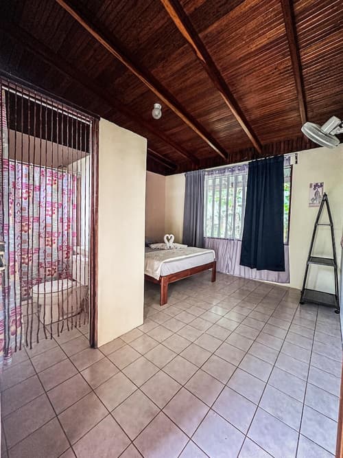 Ventanas en Corcovado, Room