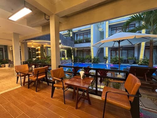 Cambana La Rivière Hotel, Lobby sitting area