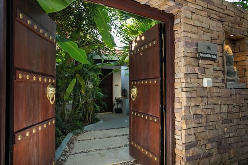 Cambana La Rivière Hotel, Interior entrance
