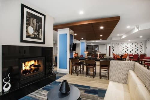 Country Inn & Suites by Radisson, Downtown Albany New York, Lobby