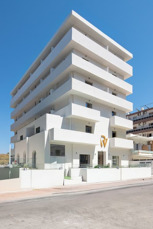 Rodos White, Exterior