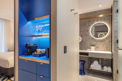 Hotel Indigo Melbourne Little Collins by IHG