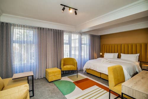 9 On Barrack, Primary image