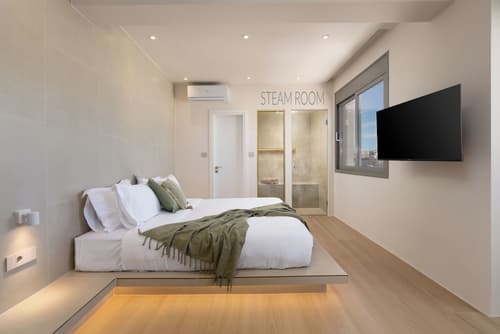 Selected Suites, Room