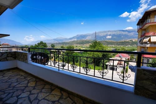 City Street Hotel, Balcony