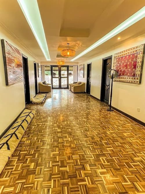 Trisan Resident Hotel, Interior entrance