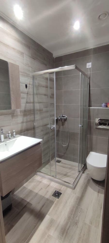 Vians Olympia Resort, Bathroom