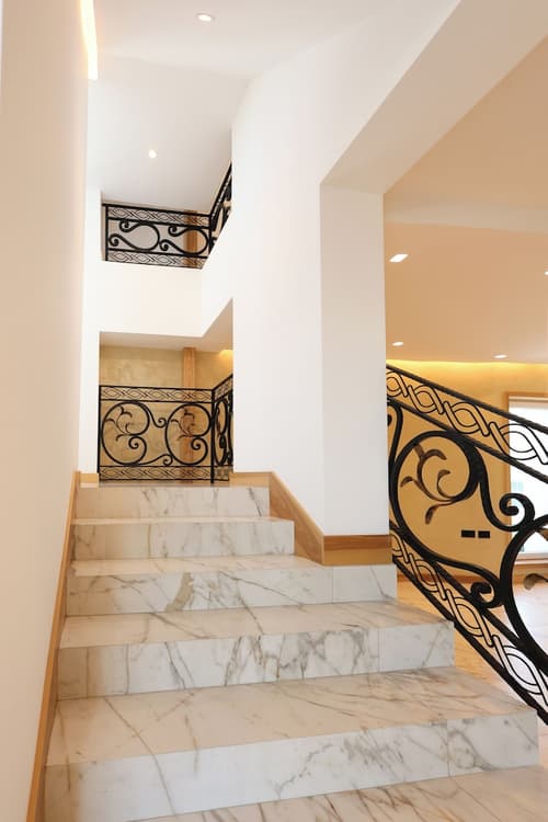 Hotel & Restaurant Grand White City