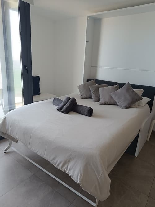 E1 18th Floor Studios, Sea & Beach Views, Room