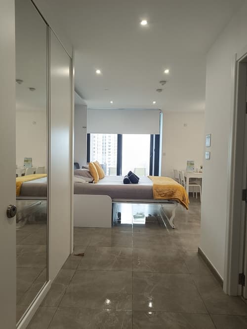 E1 18th Floor Studios, Sea & Beach Views, Room