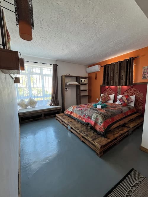 La Koquillishe, Room