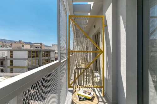 B48 Athens Dafni, Balcony