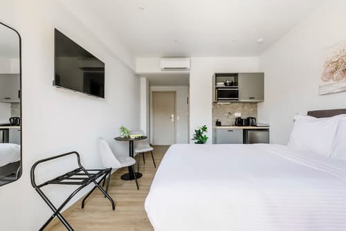 B48 Athens Dafni, Room