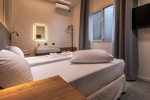 Up Central Córdoba, Room