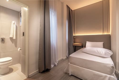 Up Central Córdoba, Room