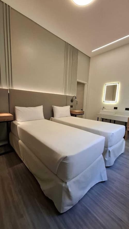 Up Central Córdoba, Room